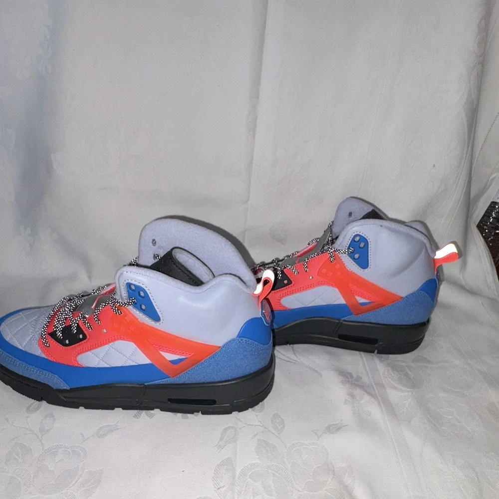 Jordan Men's Mid Top Lace Up Colorblock Sneakers Rubber Outsole Blue Gray